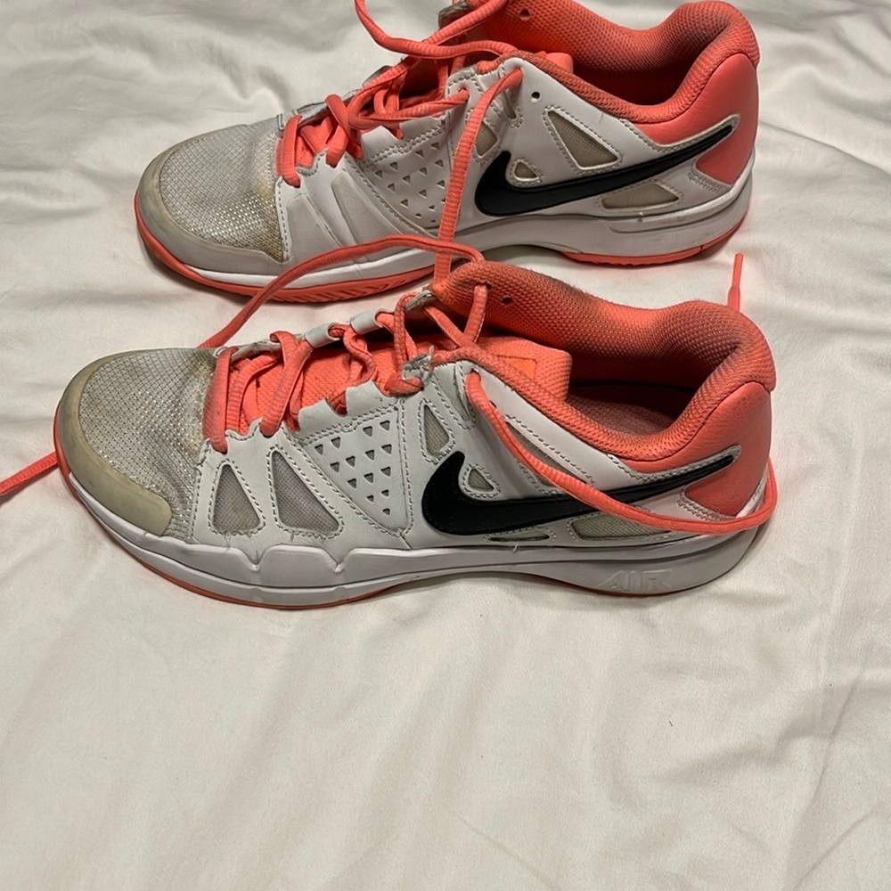 Nike Vapor Advantage Tennis shoes women